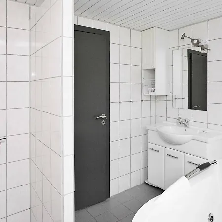 Four-bedroom Holiday In Farso 3 Hvalpsund
