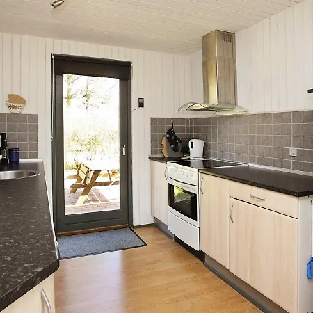 Four-bedroom Holiday In Farso 3 * Hvalpsund